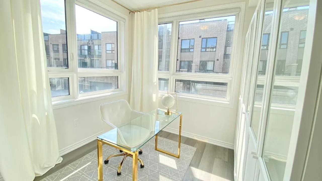 Apartment Modern And Bright Luxury Home Centrally Located In Toronto'S Gta