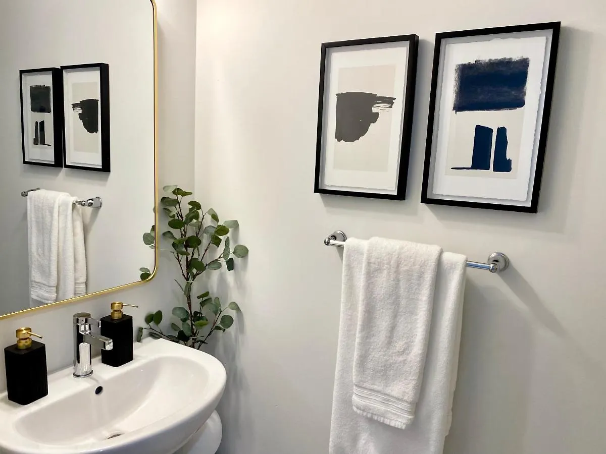 Apartman Modern And Bright Luxury Home Centrally Located In Toronto'S Gta Kanada