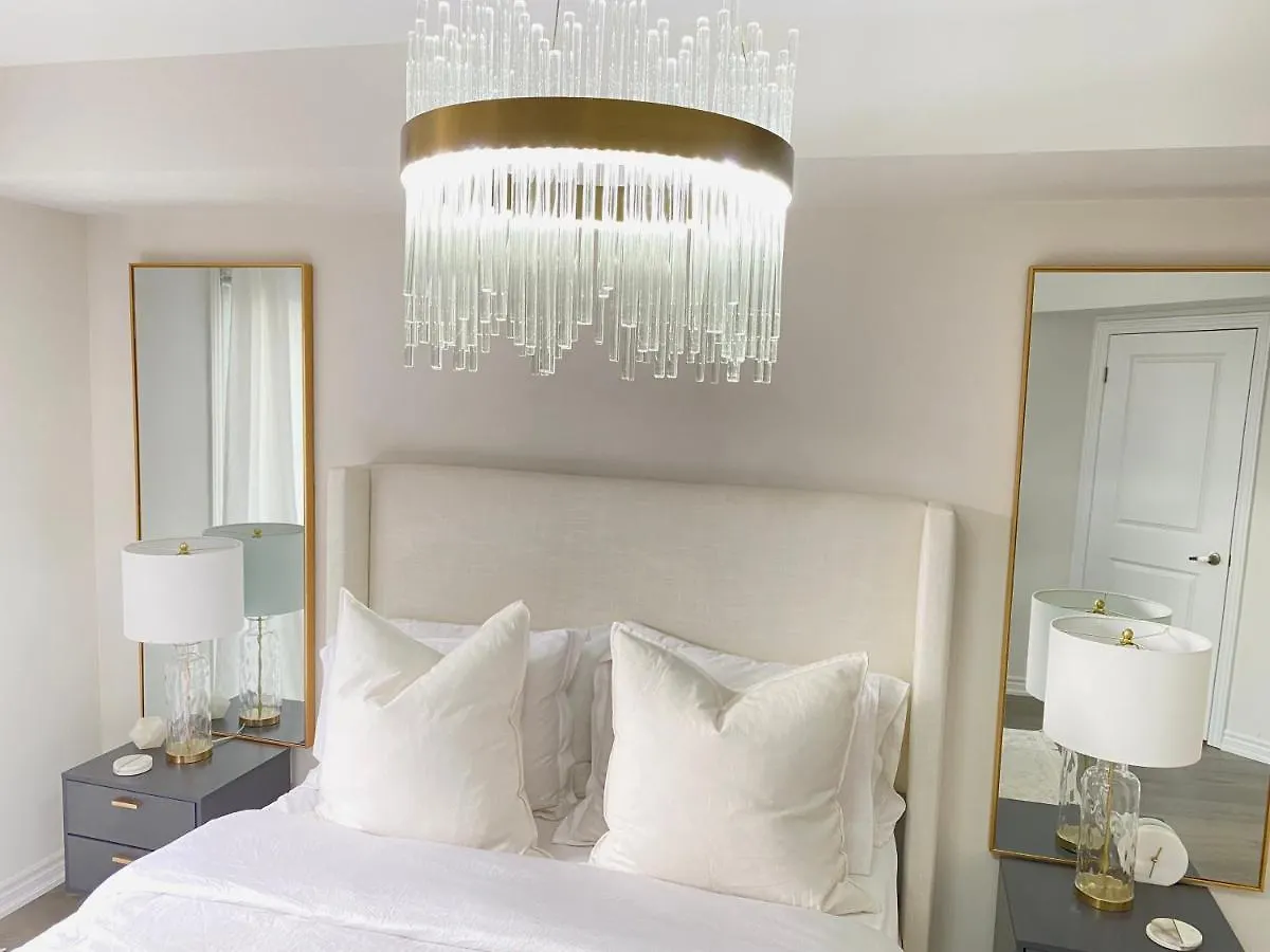 Apartment Modern And Bright Luxury Home Centrally Located In Toronto'S Gta