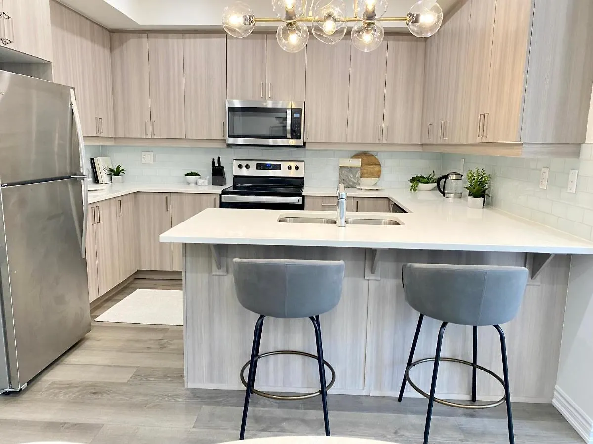 Modern And Bright Luxury Home Centrally Located In Toronto'S Gta Canada