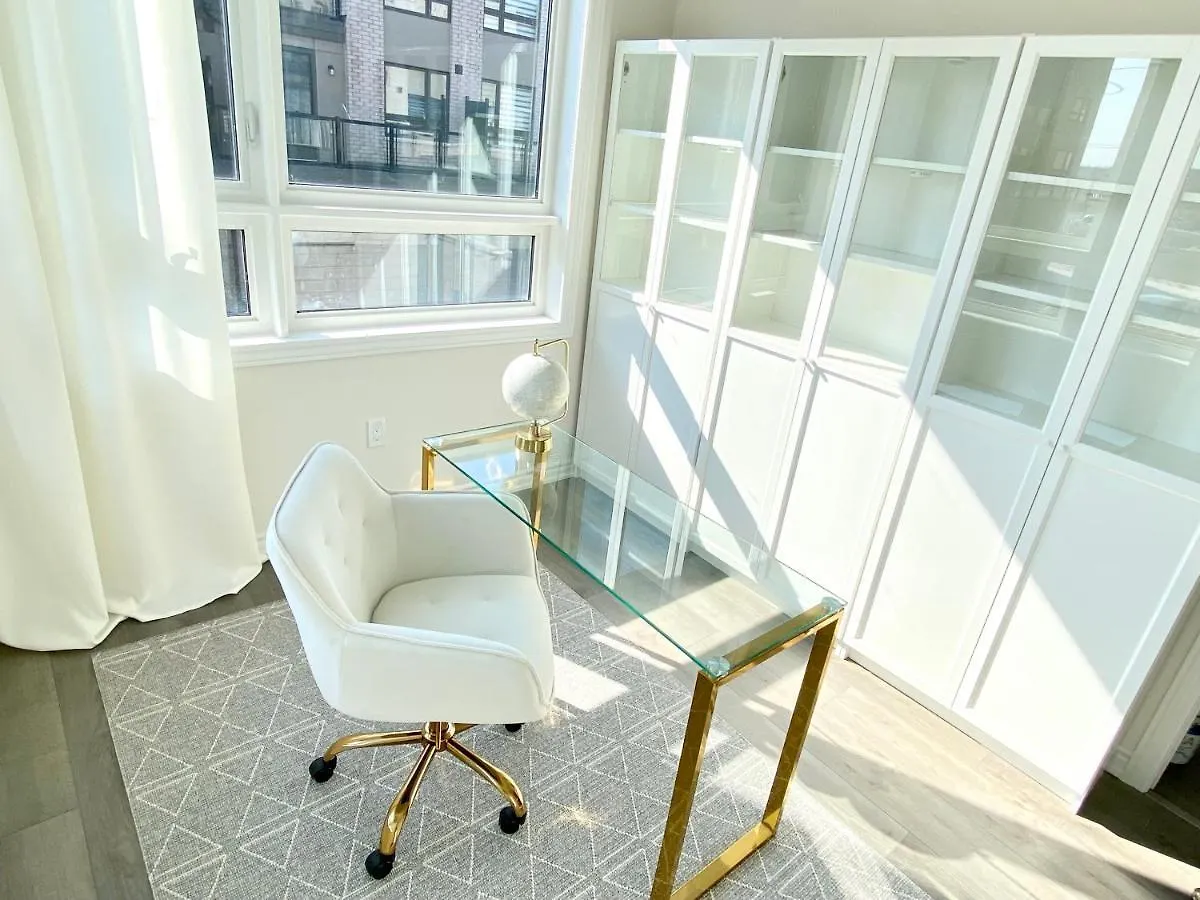 Modern And Bright Luxury Home Centrally Located In Toronto'S Gta Apartment Toronto