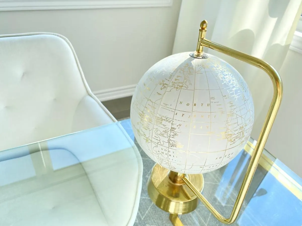 Modern And Bright Luxury Home Centrally Located In Toronto'S Gta 0*, Toronto Canada
