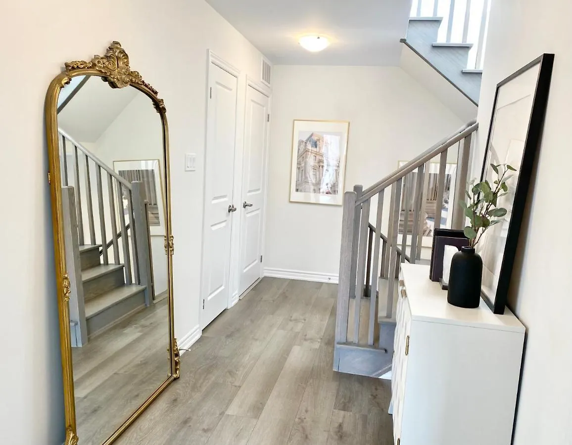 Apartment Modern And Bright Luxury Home Centrally Located In Toronto'S Gta