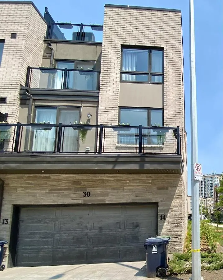 Modern And Bright Luxury Home Centrally Located In Toronto'S Gta 0*, Toronto